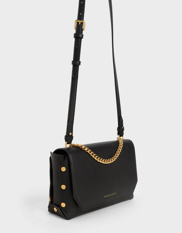 STUDDEDCHAINLINKSHOULDERBAG The Passion